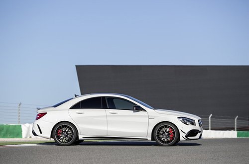 Mercedes-AMG CLA45 2016: Tăng tốc nhanh hơn