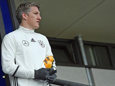 Bastian Schweinsteiger có nguy cơ lỡ vòng chung kết EURO 2016