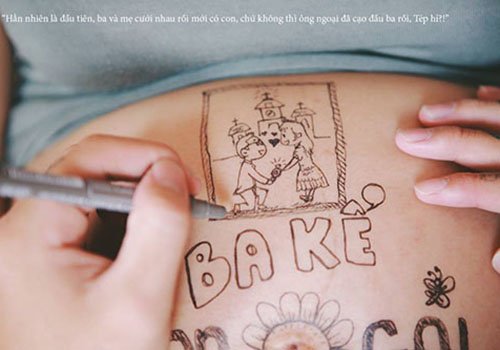 Ông bố kể truyện bằng tranh vẽ trên bụng bầu của vợ (p1)