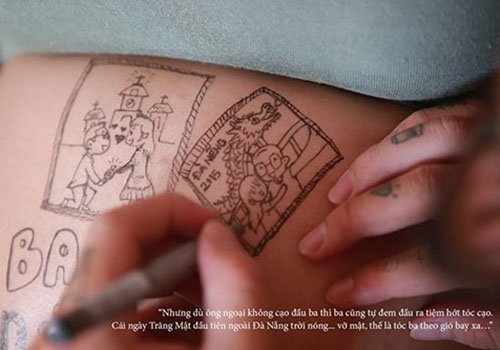 Ông bố kể truyện bằng tranh vẽ trên bụng bầu của vợ (p1)