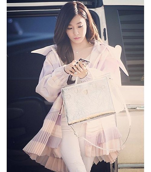 Tóc Tiên đụng túi 75 triệu với "thần tiên tỷ tỷ" Lưu Diệc Phi