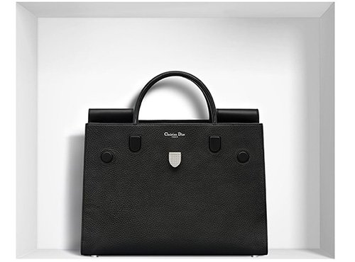 Tóc Tiên đụng túi 75 triệu với "thần tiên tỷ tỷ" Lưu Diệc Phi