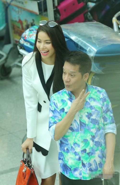 Phạm Hương ghi điểm với trang phục đơn giản ở sân bay
