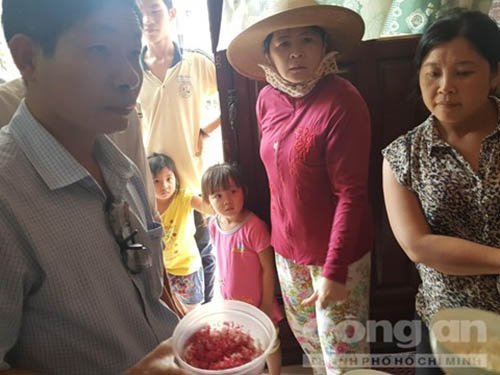 'Gạo lạ' nấu cơm để qua đêm đổi màu đỏ quạch