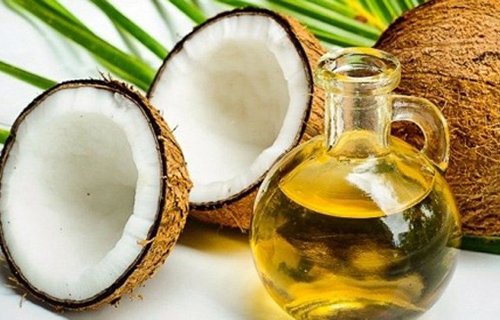 Hết mảng bám và răng luôn trắng sáng chỉ với dầu dừa