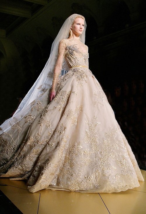 Những mẫu váy cưới phong cách hoàng gia đẹp nhất 2016