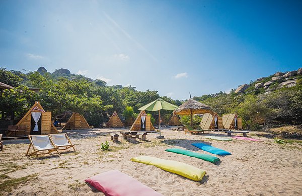 Ngủ lều lãng mạn trên bãi biển Cam Ranh