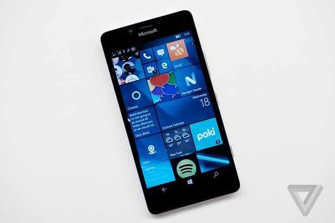 Microsoft tiếp tục bỏ rơi Windows Phone