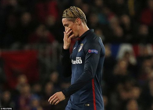 Cận cảnh 10 phút "điên rồ" của Fernando Torres tại Nou Camp