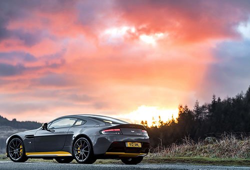 Aston Martin V12 Vantage S mới sẽ có thêm tùy chọn số sàn