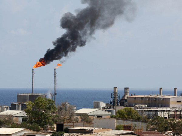 Lộ diện những “cỗ máy kiếm tiền” thầm lặng trong cuộc khủng hoảng dầu mỏ năm 2015