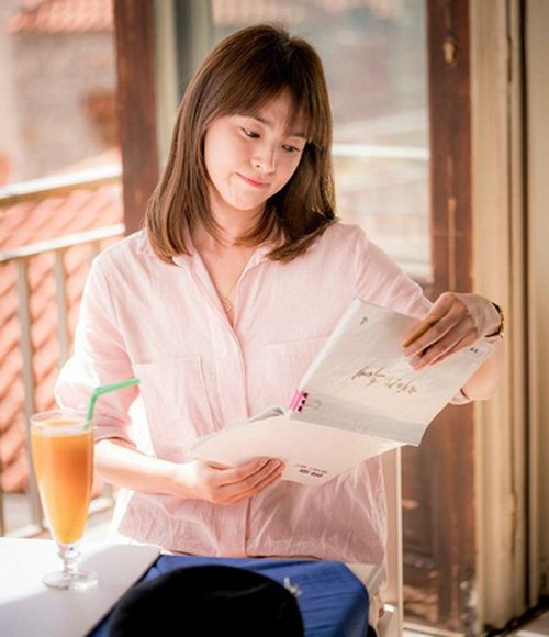 Mỹ nhân 'Hậu duệ mặt trời' gợi ý cách biến tấu sơ mi