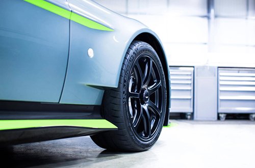 Aston Martin ra mắt V8 Vantage mạnh mẽ và nhẹ nhất từ trước đến nay