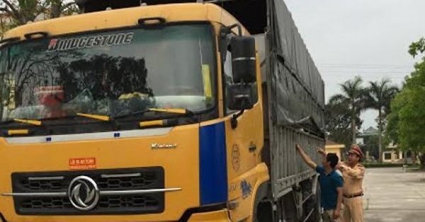 Chặn đứng 13 tấn mỡ bẩn trên đường ra Hà Nội tiêu thụ