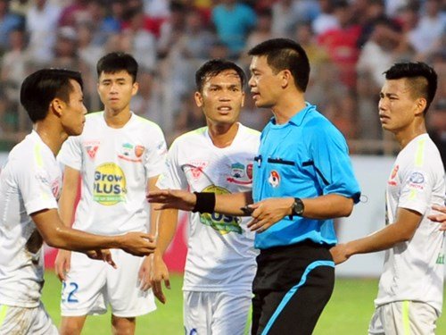 VPF không cấm huấn luyện viên bình luận về công tác trọng tài