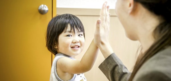 9 điều người Nhật tránh nói với trẻ lại là câu cửa miệng của bố mẹ Việt
