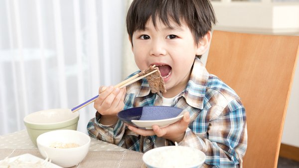 9 điều người Nhật tránh nói với trẻ lại là câu cửa miệng của bố mẹ Việt