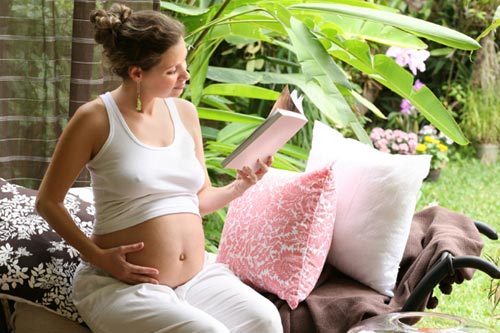 Những cách vuốt ve bụng bầu cực tốt cho thai nhi