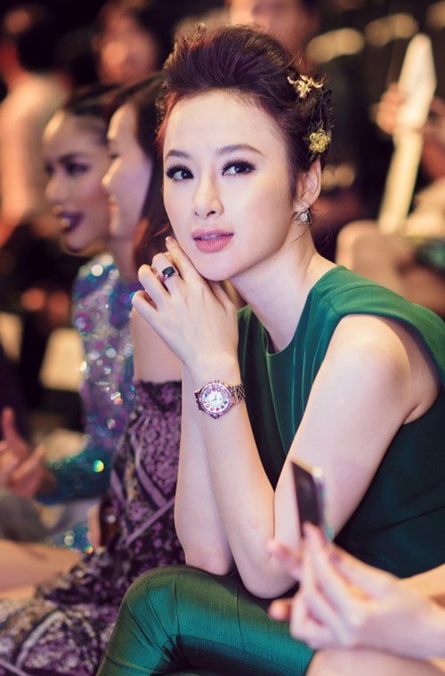 Soi trang phục hàng hiệu hơn 1 tỷ đồng của Angela Phương Trinh