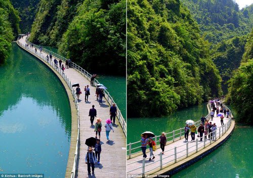 Lối đi bộ giữa sông đẹp chưa từng thấy ở Trung Quốc