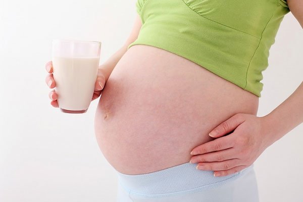Bà bầu uống sữa đậu nành lợi hay hại?