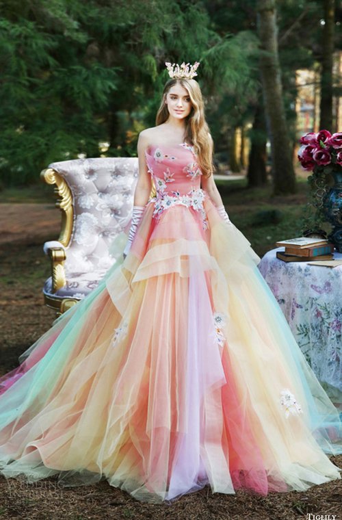 Váy cưới lộng lẫy biến cô dâu thành công chúa