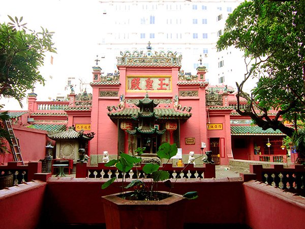 Những ngôi chùa nổi tiếng linh thiêng ở Việt Nam