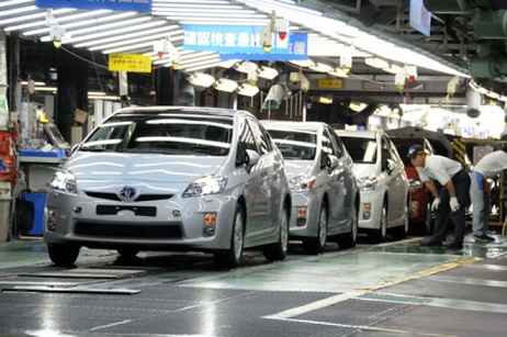 Lợi nhuận tài khóa 2016 của hãng Toyota có thể giảm mạnh