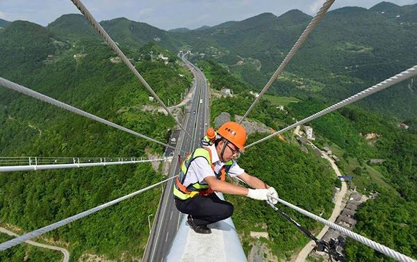 Cây cầu cao nhất thế giới ở Trung Quốc