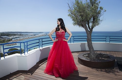 Những trang phục đẹp mê hồn của đệ nhất hoa hậu ở LHP Cannes 2016
