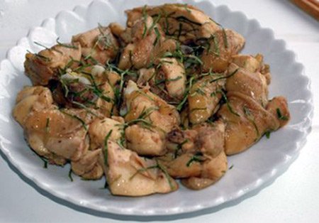 Cách nấu thịt gà lá chanh ngon chuẩn vị
