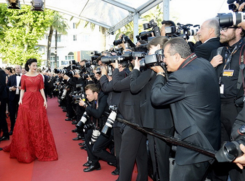 Lý Nhã Kỳ kiêu sa, lộng lẫy với đầm ren trên thảm đỏ Cannes