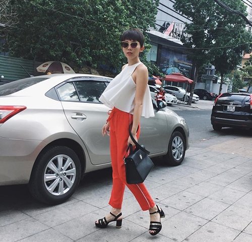 Gam màu xanh-trắng "thống trị" street style của mỹ nhân Việt