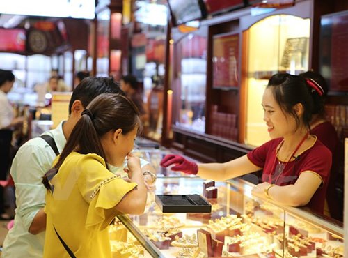 Đảo chiều, vàng SJC lại cao hơn thế giới 100.000 đồng mỗi lượng