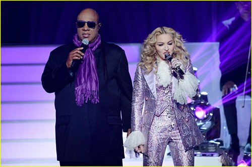 Madonna gạt bỏ chỉ trích màn trình diễn tôn vinh Prince
