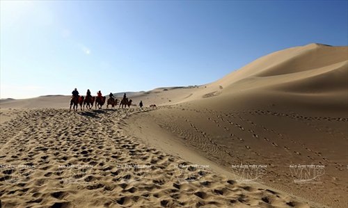 Cưỡi lạc đà giữa gió cát sa mạc Gobi - Trải nghiệm đáng nhớ