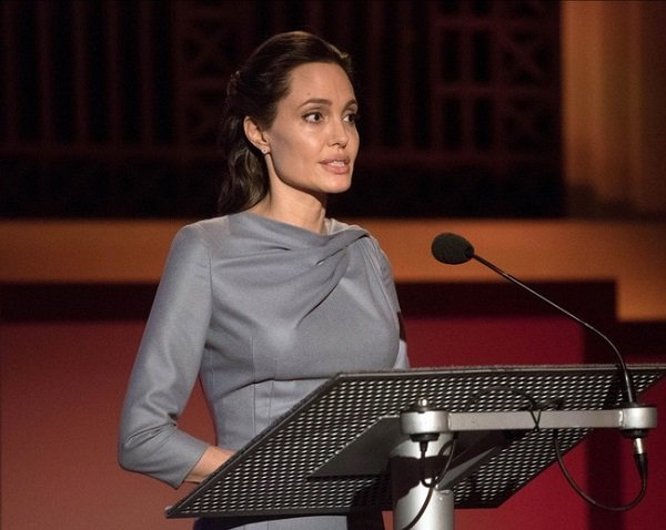 "Sốc" với vẻ tiều tụy của Angelina Jolie sau tin đồn ly hôn
