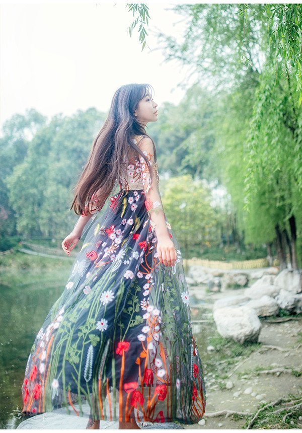 10 mẫu maxi đi biển siêu quyến rũ, nữ tính "hút hồn" phái đẹp