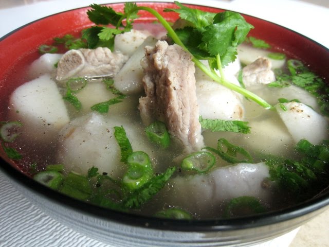 Cách nấu canh xương khoai sọ ăn chẳng biết no