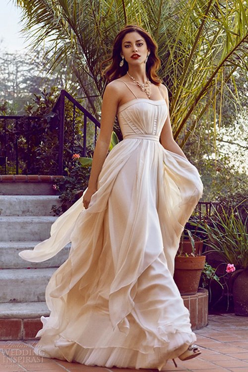 Những mẫu váy cưới lên ngôi năm 2016