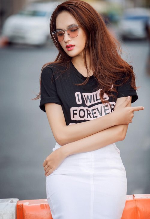 Hương Giang Idol sexy với váy áo hot trend