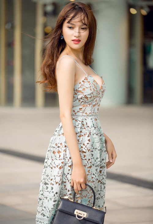 Hương Giang Idol sexy với váy áo hot trend