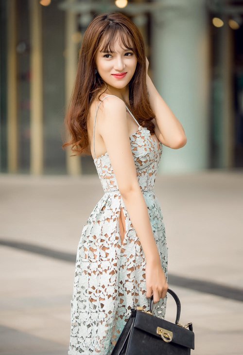 Hương Giang Idol sexy với váy áo hot trend