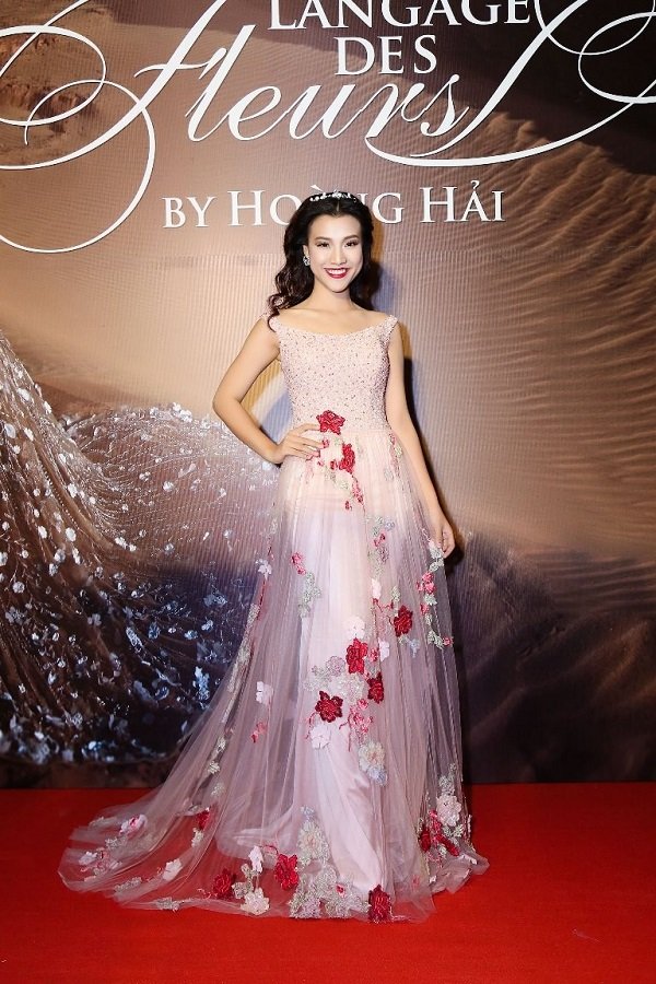 Sao Việt chiếm lĩnh chương trình thời trang Ngôn ngữ hoa