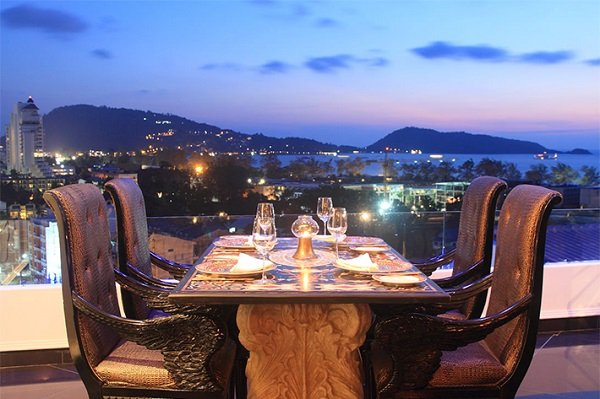 8 quán bar nổi tiếng 'view đẹp, cực chất' ở Phuket