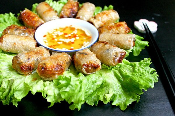 Mẹo cuốn chả giò đều đẹp, giòn ruộm