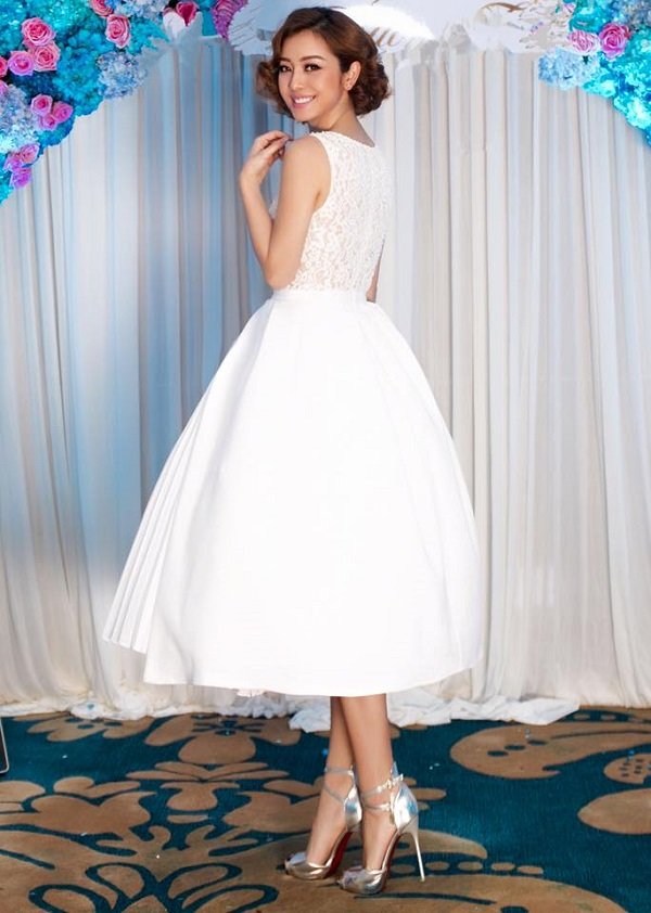 Jennifer Phạm "xinh như công chúa" với đầm trắng bồng bềnh