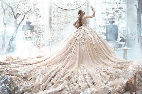 Mẫu váy cưới siêu lộng lẫy biến cô dâu thành nàng công chúa