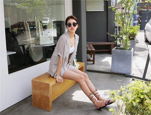 8 kiểu sandal đế bệt trendy nhất hè này