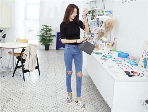 8 kiểu sandal đế bệt trendy nhất hè này